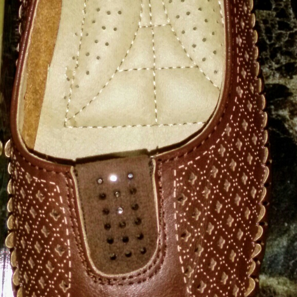 NEW! CUTE! FLAT BROWN LOAFERS! - Picture 5 of 8